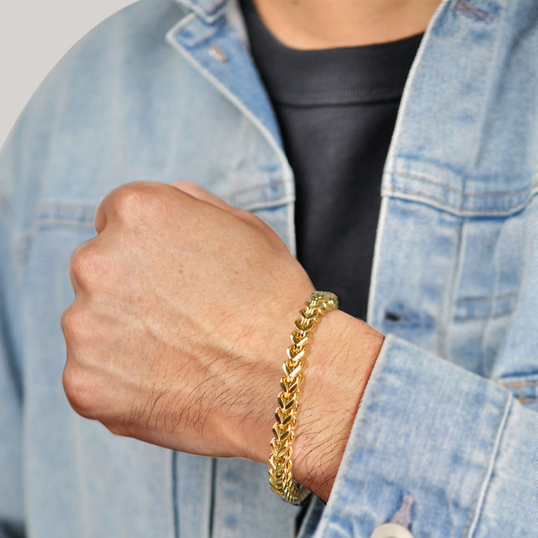Thick Bracelet in Gold Ion Plated Stainless Steel