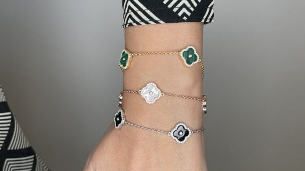 Lavari Jewelers Women’s Black Onyx Triple Flower Bracelet, 925 Sterling Silver, Cubic Zirconia
