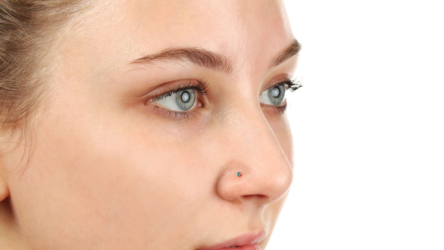 How to Put in a Nose Ring [Guide] | Lavari Jewelers
