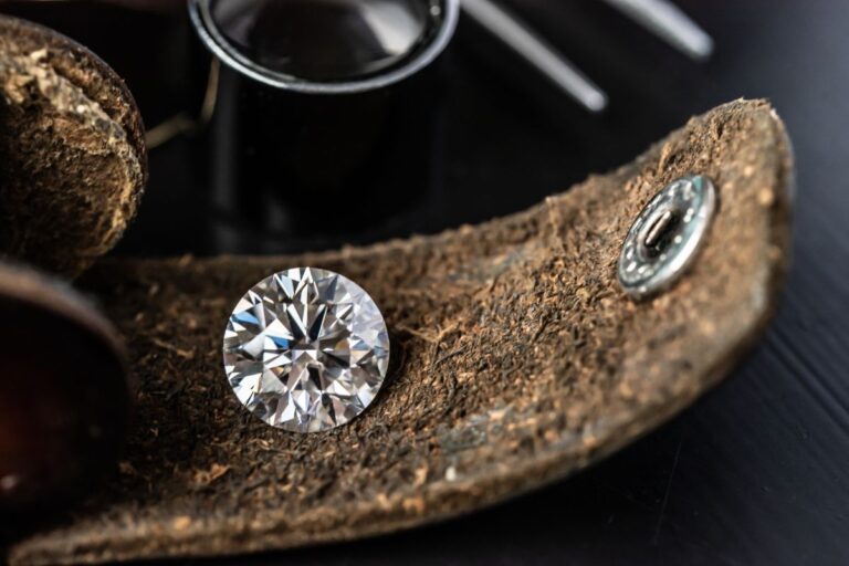 Are lab grown diamonds real diamonds? | Lavari Jewelers